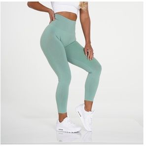 NVGTN NV Seamless in Sage Green